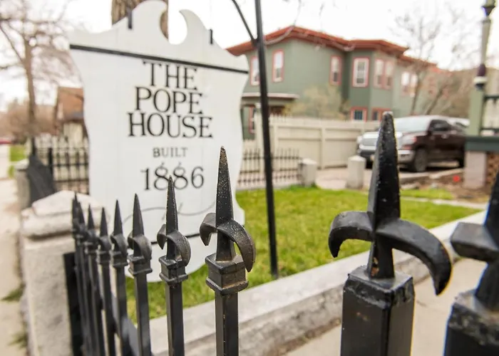 Pope House - Hist. Mansion - The Green Suite